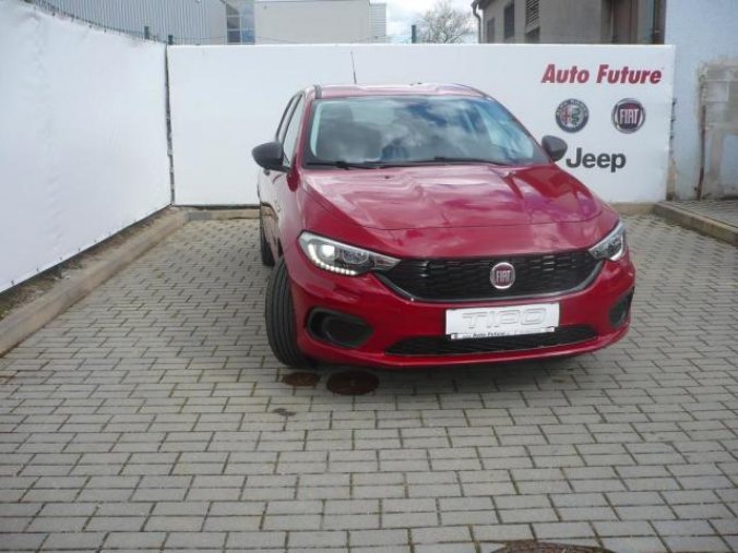 Fiat Tipo, SW 1.4 95k Street Italia, barva červená