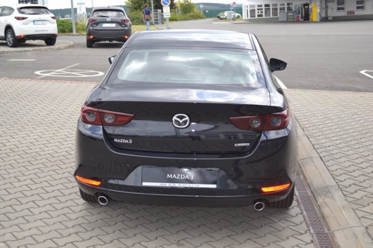 Mazda 3, Skyactiv G122, barva černá