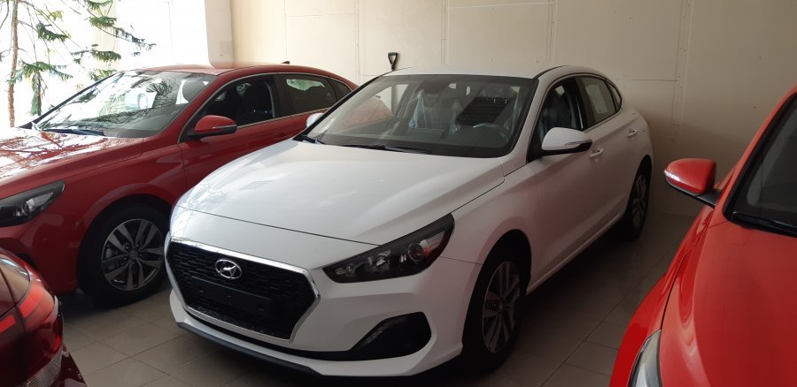 Hyundai i30, 1,0 T-GDI 88 kW (95 NAT) 6 st. man, barva bílá