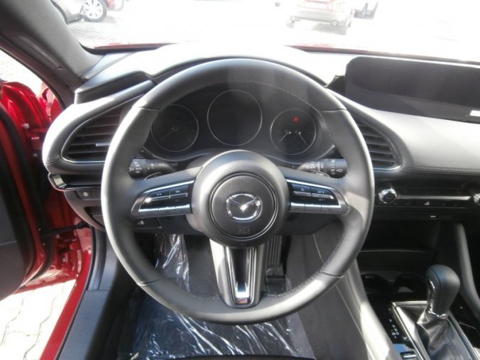 Mazda 3, Skyactiv GT 180, barva červená