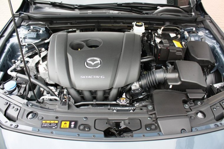 Mazda 3, SKYACTIV-G, barva šedá