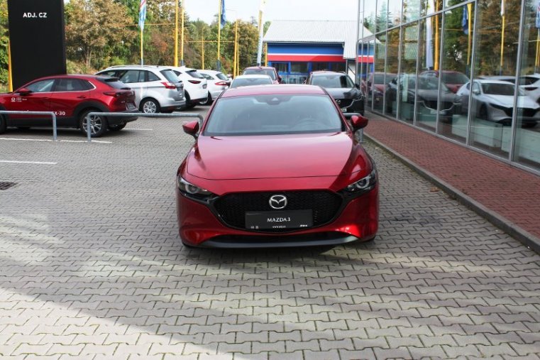 Mazda 3, SKYACTIV-X, barva červená