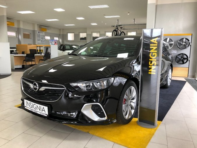 Opel Insignia, kombi GSI 2.0 CDTI 154 kW 4x4, barva černá