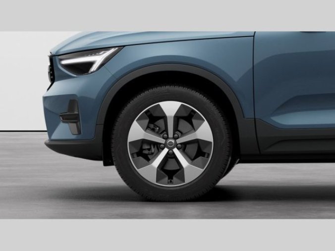 Volvo XC40, B4 2.0L 197+14 HP AT7 FWD Ultr, barva modrá