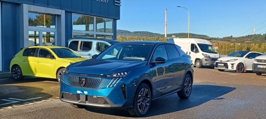 Peugeot 3008, Peugeot 3008 GT Hybrid 136 e-DCS6, barva modrá