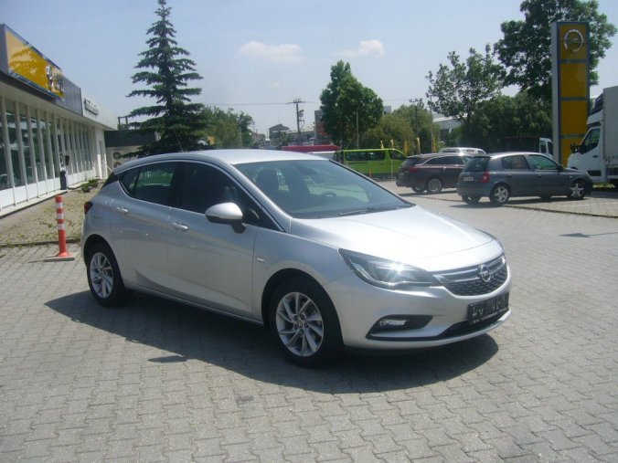 Opel Astra, SMILE, barva stříbrná