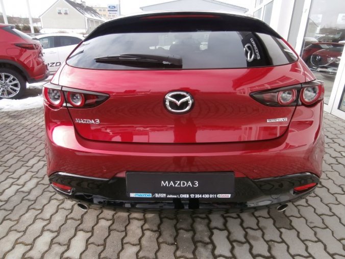 Mazda 3, Skyactiv G122, barva červená