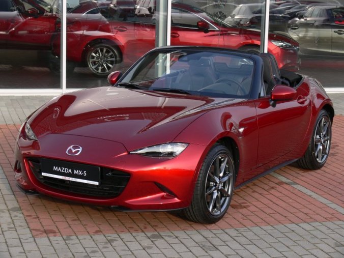 Mazda MX-5, 2.0 Skyactiv G184 + NAVI, barva červená