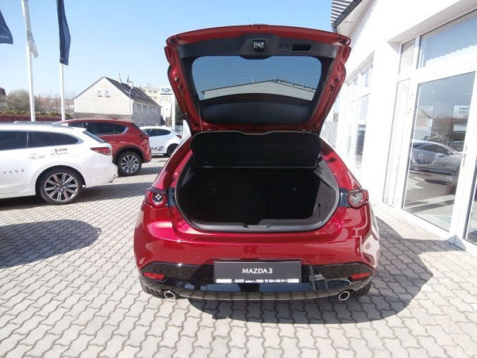 Mazda 3, Skyactiv G122, barva červená