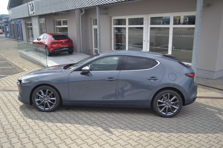 Mazda 3, Skyactiv G122, barva šedá