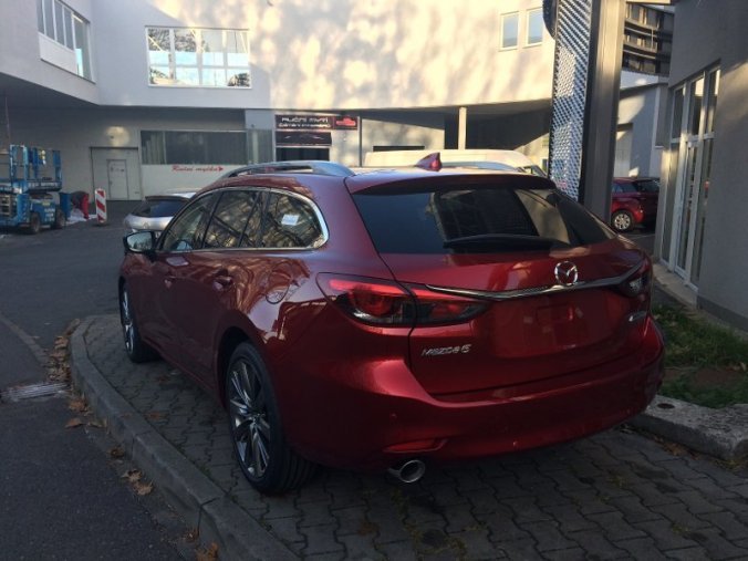 Mazda 6, 2.5i G 194K, barva červená