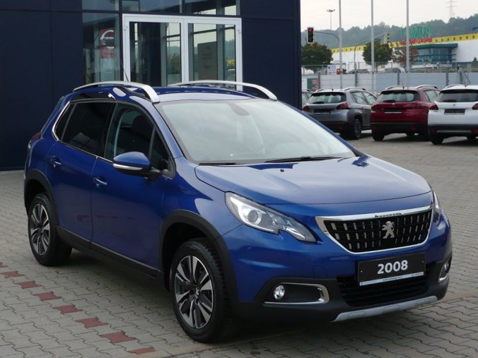 Peugeot 2008, ALLURE 1,2PureTech 110k MAN6 + NAVI + GRIP CONTROL, barva modrá