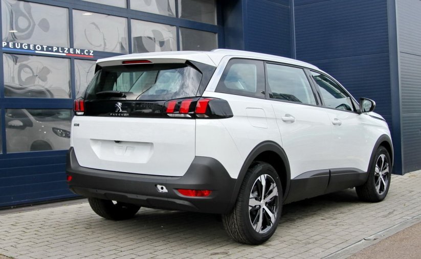 Peugeot 5008, Active 1.2 PureTech 130, barva bílá