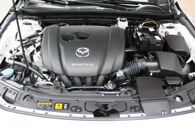 Mazda 3, SKYACTIV-G, barva bílá