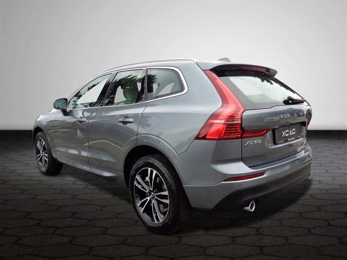 Volvo XC60, T5 2.0L 250 HP MOMENTUM PRO AT8 AWD, barva šedá