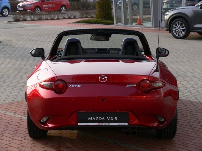 Mazda MX-5, 2.0 Skyactiv G184 + NAVI, barva červená