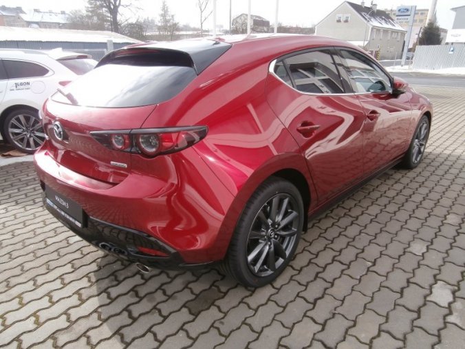 Mazda 3, Skyactiv G122, barva červená