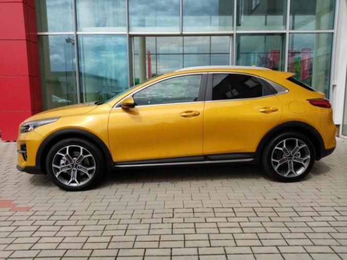 Kia XCeed, 1,6 T-GDi  TOP + paket Premium, barva zlatá