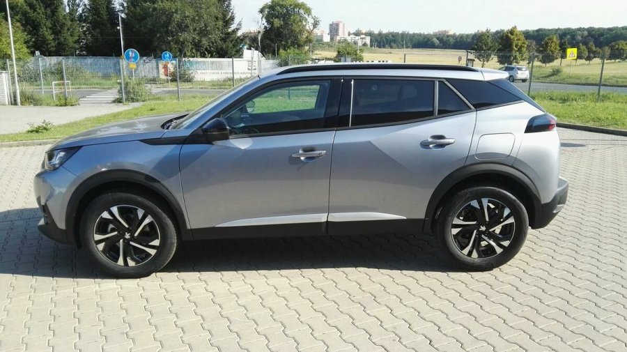 Peugeot 2008, Peugeot 2008 ALLURE PACK 1.2i 130k AUT8 NAV, barva stříbrná