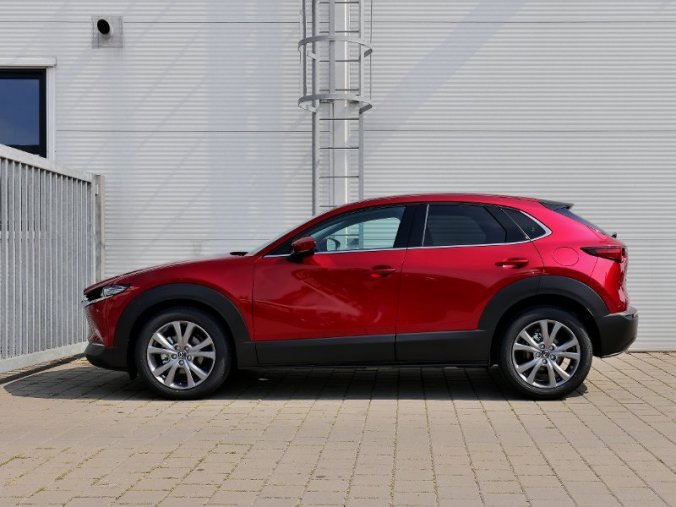 Mazda CX-30, 2,0 Skyactiv-G 90kW/122k MAN, barva červená