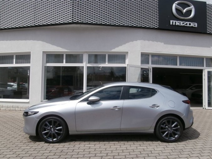 Mazda 3, Skyactiv G122, barva stříbrná