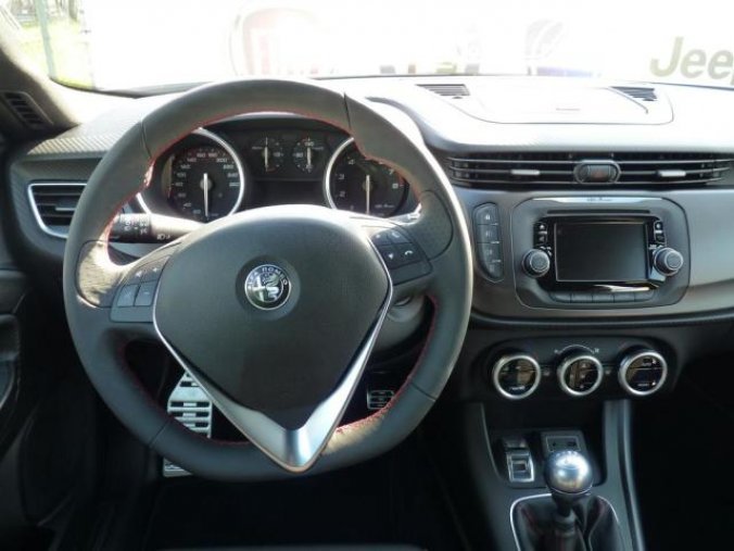 Alfa Romeo Giulietta, 1.4TBi 120PS Sport, barva bílá