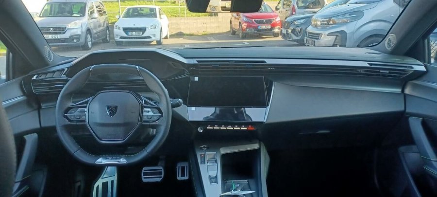 Peugeot 408, Peugeot 408 GT Hybrid 136 e-DCS6, barva červená