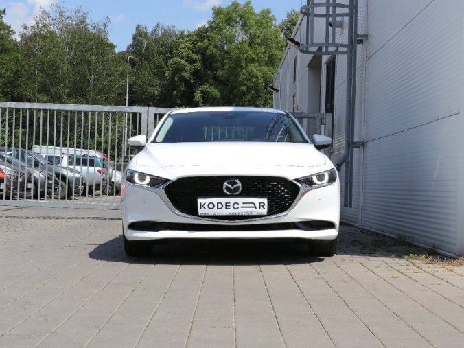 Mazda 3, Skyaktiv G122 SDN Plus/Sound/Style, barva bílá