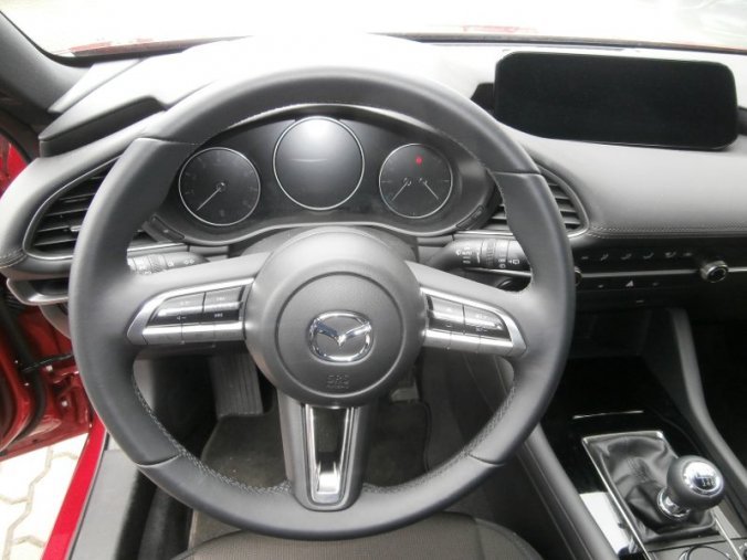 Mazda 3, Skyactiv G122, barva červená