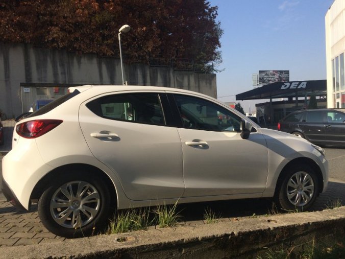 Mazda 2, 1.5i G 75K, barva bílá