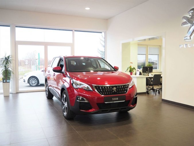 Peugeot 5008, ACTIVE 1.2 PureTech 130k MAN6, barva červená