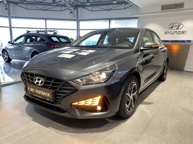 Hyundai i30, 1,0 T-GDI 88 kW (95 NAT) 6 st. man, barva černá