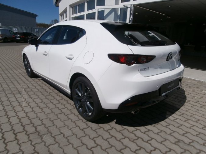 Mazda 3, Skyactiv G122, barva bílá