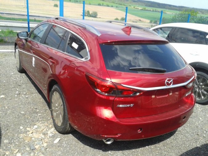 Mazda 6, 2,0i, barva červená