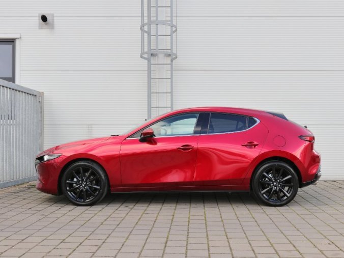 Mazda 3, 2,0 Skyactiv-X 180k/132kW MAN, barva červená