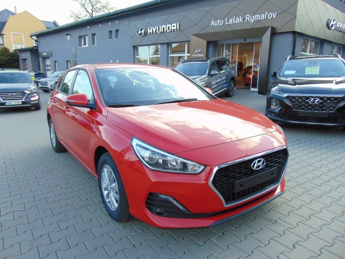 Hyundai i30, 1,4i 73 kW (95 NAT) 6 st. man, barva červená