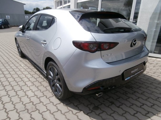 Mazda 3, Skyactiv G122, barva stříbrná