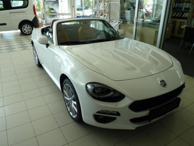 Fiat 124 Spider, 1.4 140k MT Lusso, barva bílá