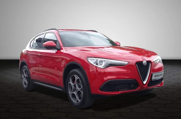 Alfa Romeo Stelvio, 2.0 Turbo 280k Q4 SUPER, barva červená