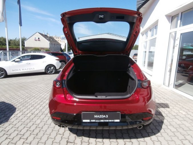 Mazda 3, Skyactiv G122, barva červená