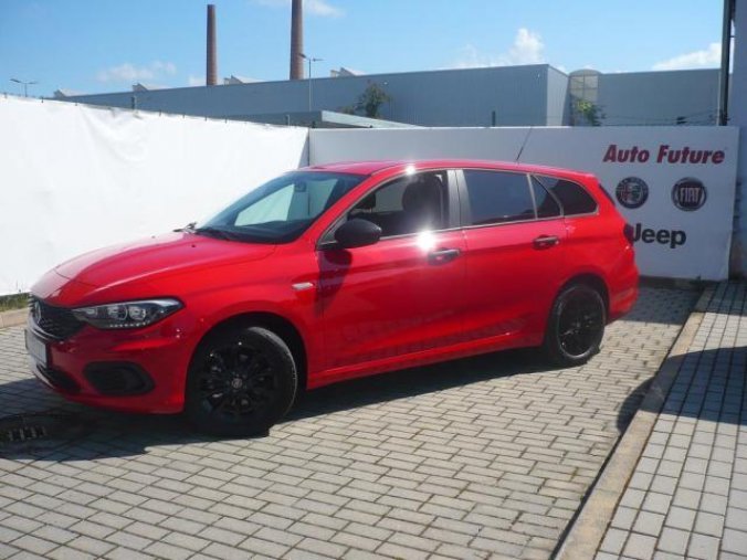 Fiat Tipo, SW 1.4 95k Street Italia, barva červená