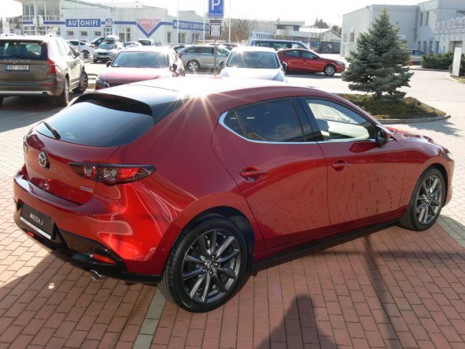 Mazda 3, 2.0 Skyactiv G122 A/T, barva červená