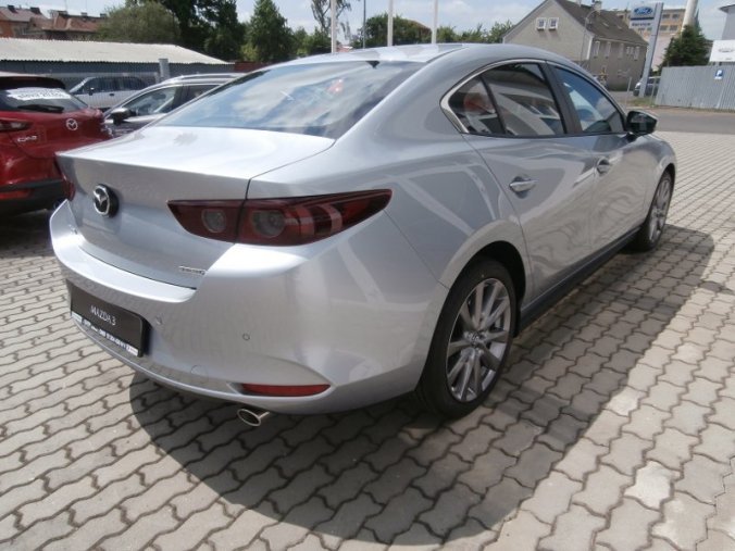 Mazda 3, Skyactiv G122, barva stříbrná