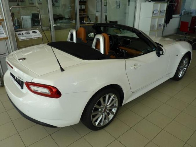 Fiat 124 Spider, 1.4 140k MT Lusso, barva bílá