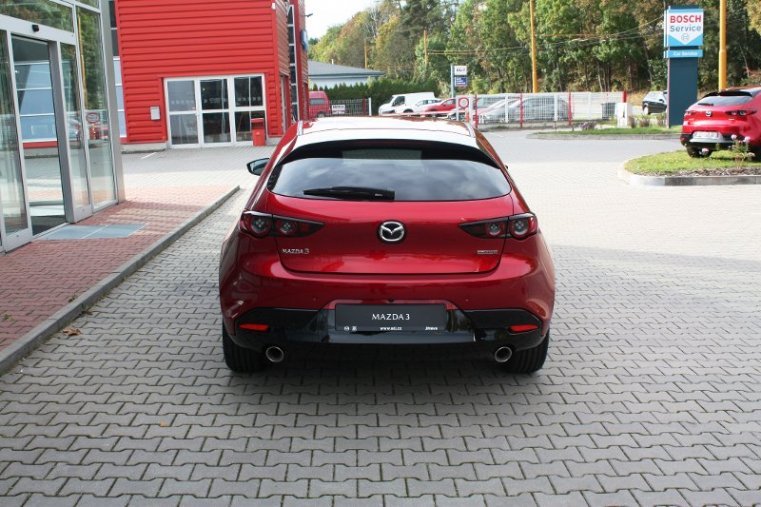 Mazda 3, SKYACTIV-X, barva červená