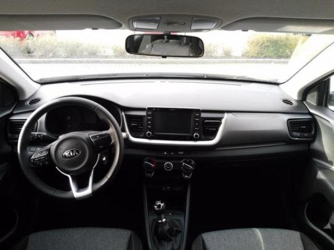 Kia Stonic, 1,2 CVVT Comfort, barva bílá