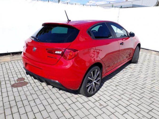 Alfa Romeo Giulietta, 1.4TBi 120PS Sprint model 2020, barva červená