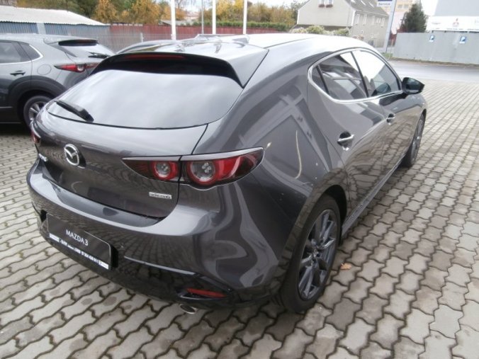 Mazda 3, Skyactiv G122, barva modrá