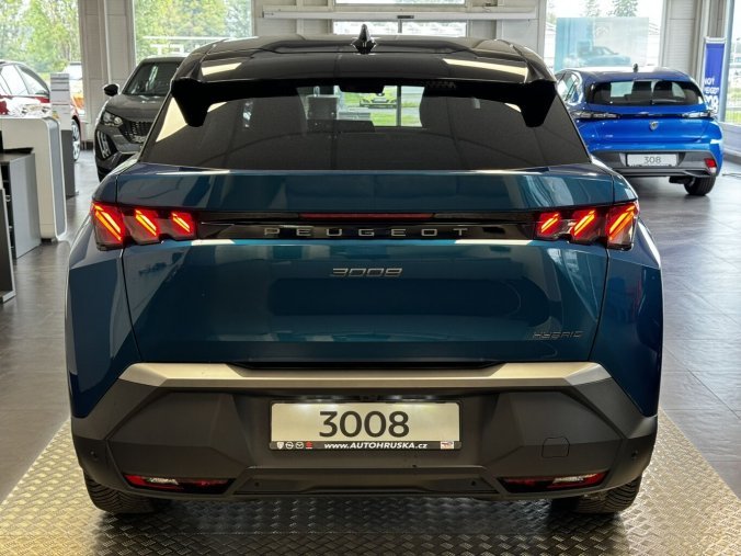 Peugeot 3008, Peugeot 3008 GT Hybrid 136 e-DCS6, barva modrá