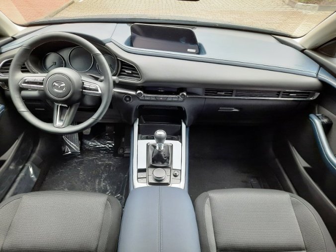 Mazda CX-30, SKYACTIV-G, barva stříbrná